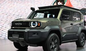 भौकाली-लुक-और-दमदार-इंजन-के-साथ-लॉन्च-हुई-सबसे-छोटी-toyota-land-cruiser,-फीचर्स-देख-रह-जाएंगे-दंग