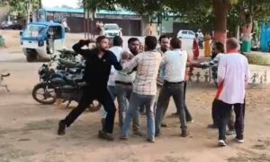 कोर्ट-में-सुनवाई-के-दौरान-हंगामा,-पक्षकारों-में-जमकर-विवाद;-तहसीलदार-ने-दर्ज-कराई-fir