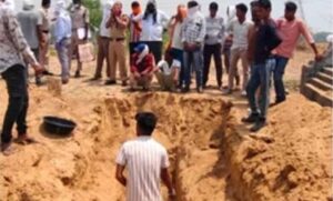 कोरबा-में-ट्विशा-जैसा-मामला!-दफनाने-के-4-दिन-बाद-कब्र-से-निकाला-विवाहिता-का-शव
