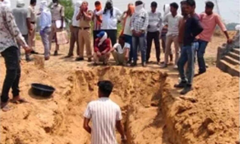 कोरबा-में-ट्विशा-जैसा-मामला!-दफनाने-के-4-दिन-बाद-कब्र-से-निकाला-विवाहिता-का-शव
