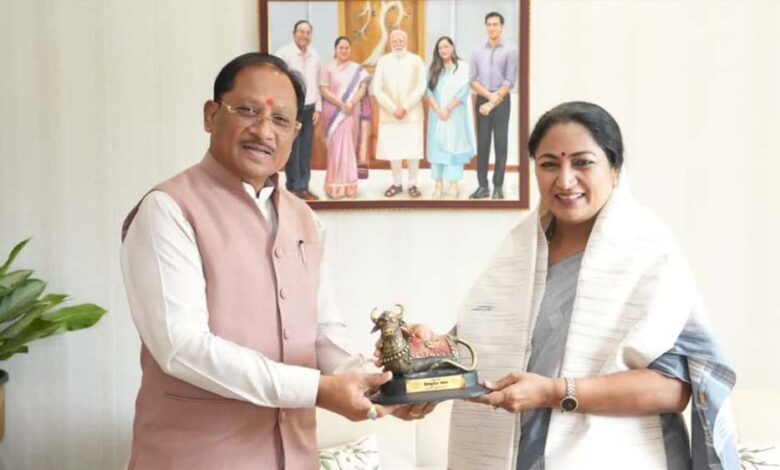 दिल्ली-में-cm-विष्णु-देव-साय-की-cm-रेखा-गुप्ता-से-मुलाकात,-सुशासन-और-विकास-पर-चर्चा