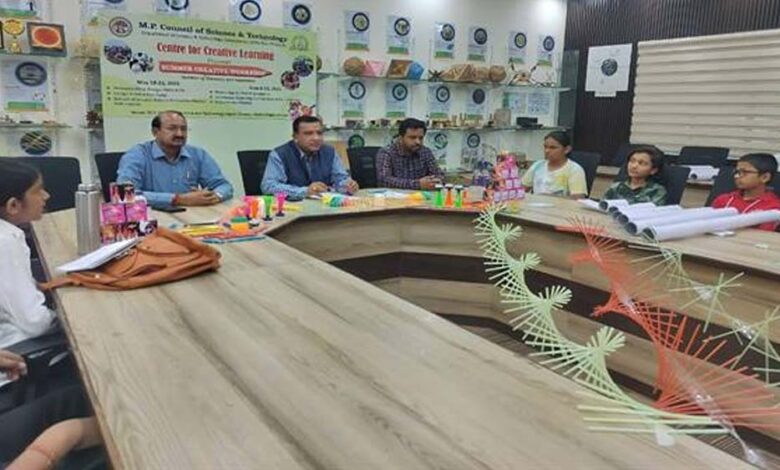मैपकास्ट-के-सेंटर-फॉर-क्रिएटिव-लर्निंग-में-विज्ञान-आधारित-कार्यशालाओं-का-हुआ-आयोजन