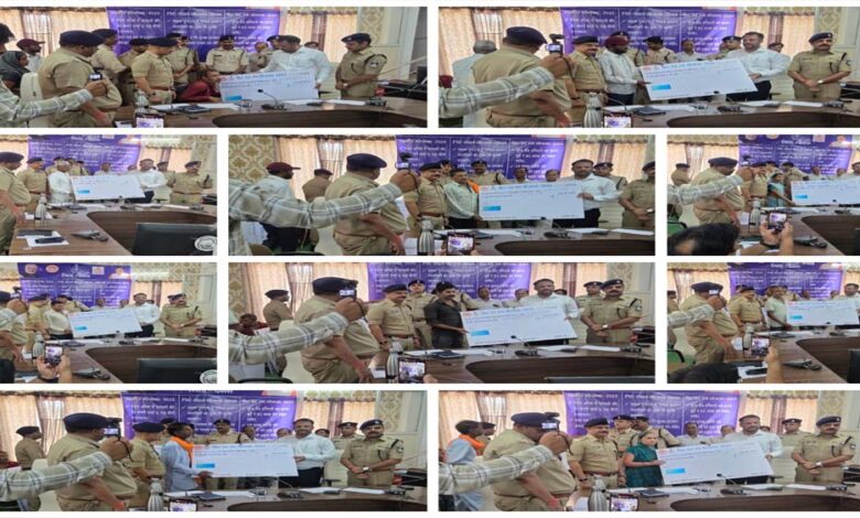 सड़क-सुरक्षा-में-देवास-पुलिस-का-प्रदेश-में-उत्कृष्ट-प्रदर्शन-—-राहत,-उपचार-और-जागरूकता-के-समन्वित-मॉडल-से-बनी-नई-पहचान