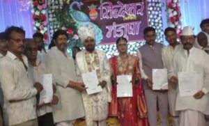 बेटे-की-शादी-में-अनोखा-तोहफा,-गांव-के-3500-लोगों-का-कराया-इंश्योरेंस