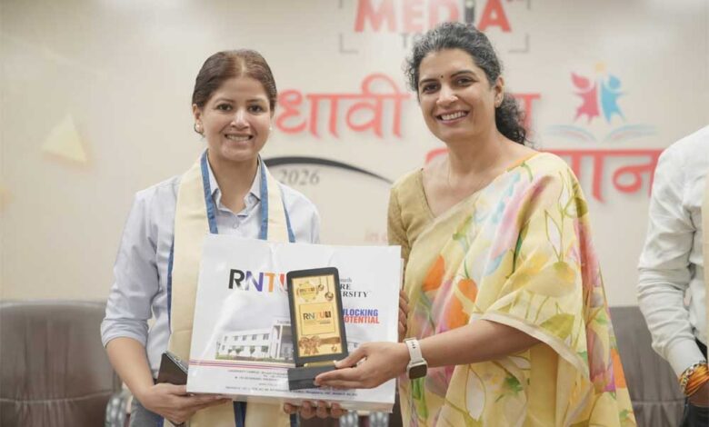 रबीन्द्रनाथ-टैगोर-विश्वविद्यालय-में-“मेधावी-छात्र-सम्मान-समारोह-2026”-का-सफल-आयोजन,-500-से-अधिक-मेधावी-विद्यार्थियों-का-हुआ-सम्मान