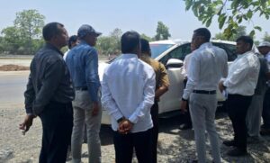 लोक-निर्माण-विभाग-के-सचिव-ने-सड़कों-का-काम-देखा