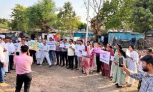 अयोध्या-नगर-में-पेड़ों-की-कटाई-पर-फूटा-जनआक्रोश,-पर्यावरण-प्रेमियों-ने-किया-विशाल-प्रदर्शन