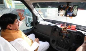 सादगी-का-संदेश-:-मुख्यमंत्री-डॉ.-यादव-बस-में-जनप्रतिनिधियों-और-अधिकारियों-के-साथ-पहुंचे-उज्जैन