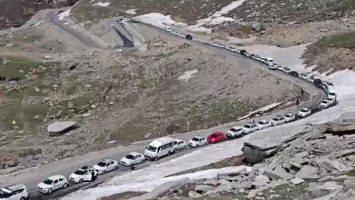 पहाड़ों-पर-पर्यटकों-का-सैलाब,-हिमाचल-से-उत्तराखंड-तक-महाजाम;-50-किमी-में-लग-रहे-8-घंटे