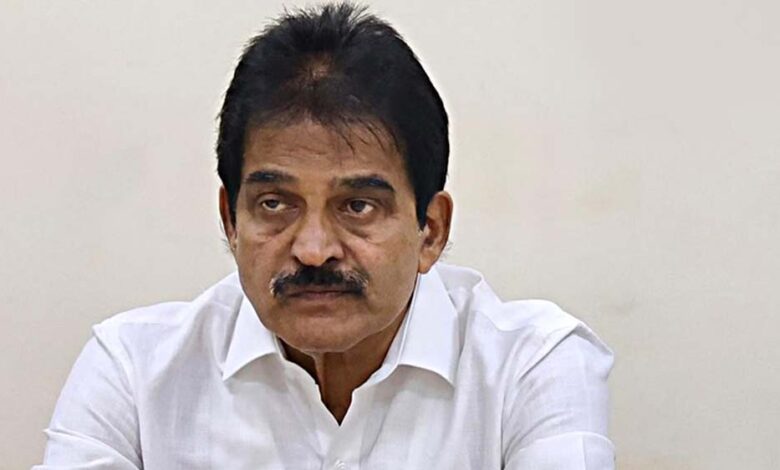 सतीशन-को-cm-बनाने-की-चर्चा-पर-कांग्रेस-में-घमासान,-वेणुगोपाल-चुप-तो-चेन्निथला-नाराज