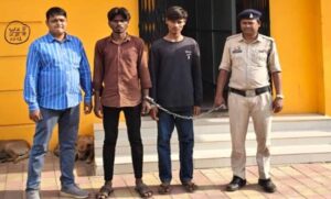 रायपुर-कोर्ट-परिसर-में-चाकू-लेकर-पहुंचे-2-युवक-गिरफ्तार,-पुलिस-के-चेकिंग-अभियान-में-8-संदिग्ध-भी-पकड़े-गए