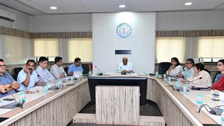 मुख्य-सचिव-ने-सीएम-हेल्पलाइन-में-संवेदनशीलता-से-काम-करने-के-दिए-निर्देश