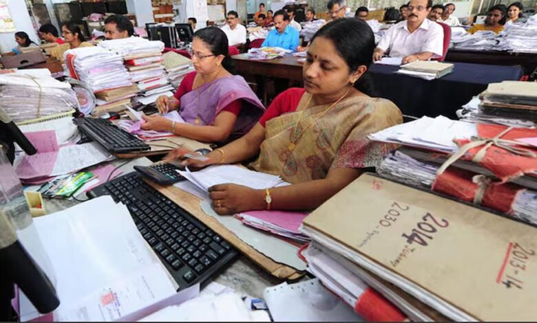 38-हजार-कर्मचारियों-के-सर्विस-रिकॉर्ड-की-होगी-जांच,-ज्यादा-वेतन-लेने-वालों-पर-गिरेगी-गाज
