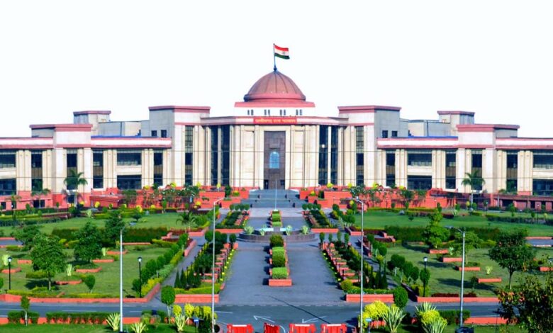 बिलासपुर-हाईकोर्ट-का-बड़ा-फैसला:-पत्नी-की-आय-अधिक-होने-पर-भी-मुकदमे-का-खर्च-देगा-पति