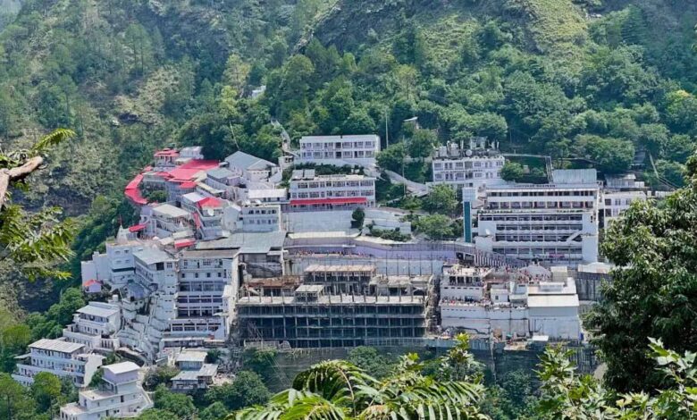 कटरा-यात्रा-के-लिए-irctc-का-सस्ता-पैकेज,-राजधानी-एक्सप्रेस-से-आरामदायक-सफर