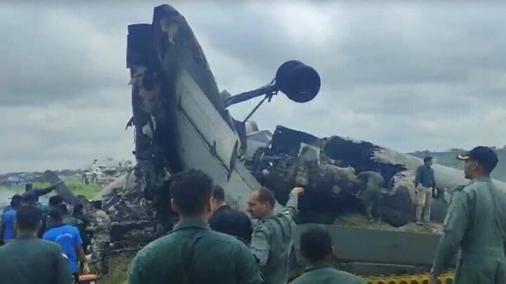 जोरहाट-एयरबेस-पर-iaf-विमान-हादसे-का-शिकार,-लैंडिंग-के-बाद-विमान-में-लगी-भीषण-आग