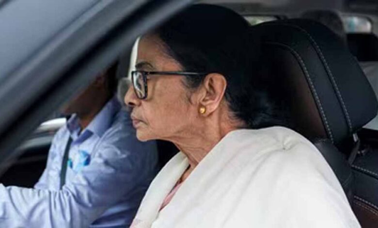 tmc-में-बड़ी-टूट-का-दावा,-64-विधायक-और-20-सांसदों-के-अलग-गुट-में-जाने-की-खबर