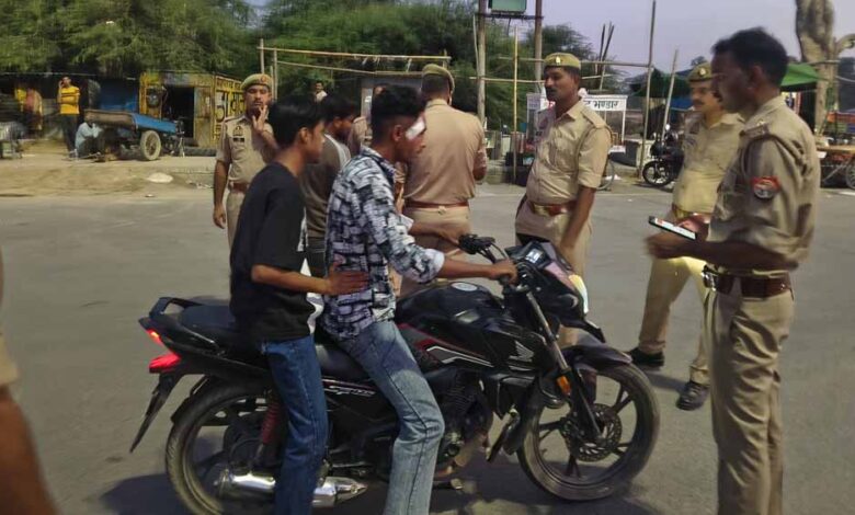 सुरक्षा-के-मद्देनजर-बाहरी-फेरी-वालों-का-सत्यापन-तेज,-पुलिस-की-कड़ी-निगरानी