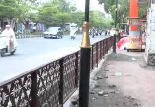 90-डिग्री-ब्रिज-के-बाद-भोपाल-का-नया-‘कमाल’,-फुटपाथ-बना-दिया-लेकिन-पहुंचने-का-रास्ता-ही-नहीं-छोड़ा