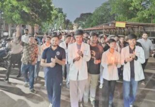 रायपुर-में-डॉक्टरों-का-कैंडल-मार्च,-स्टाइपेंड-बढ़ाने-और-आउटसोर्सिंग-के-विरोध-में-प्रदर्शन